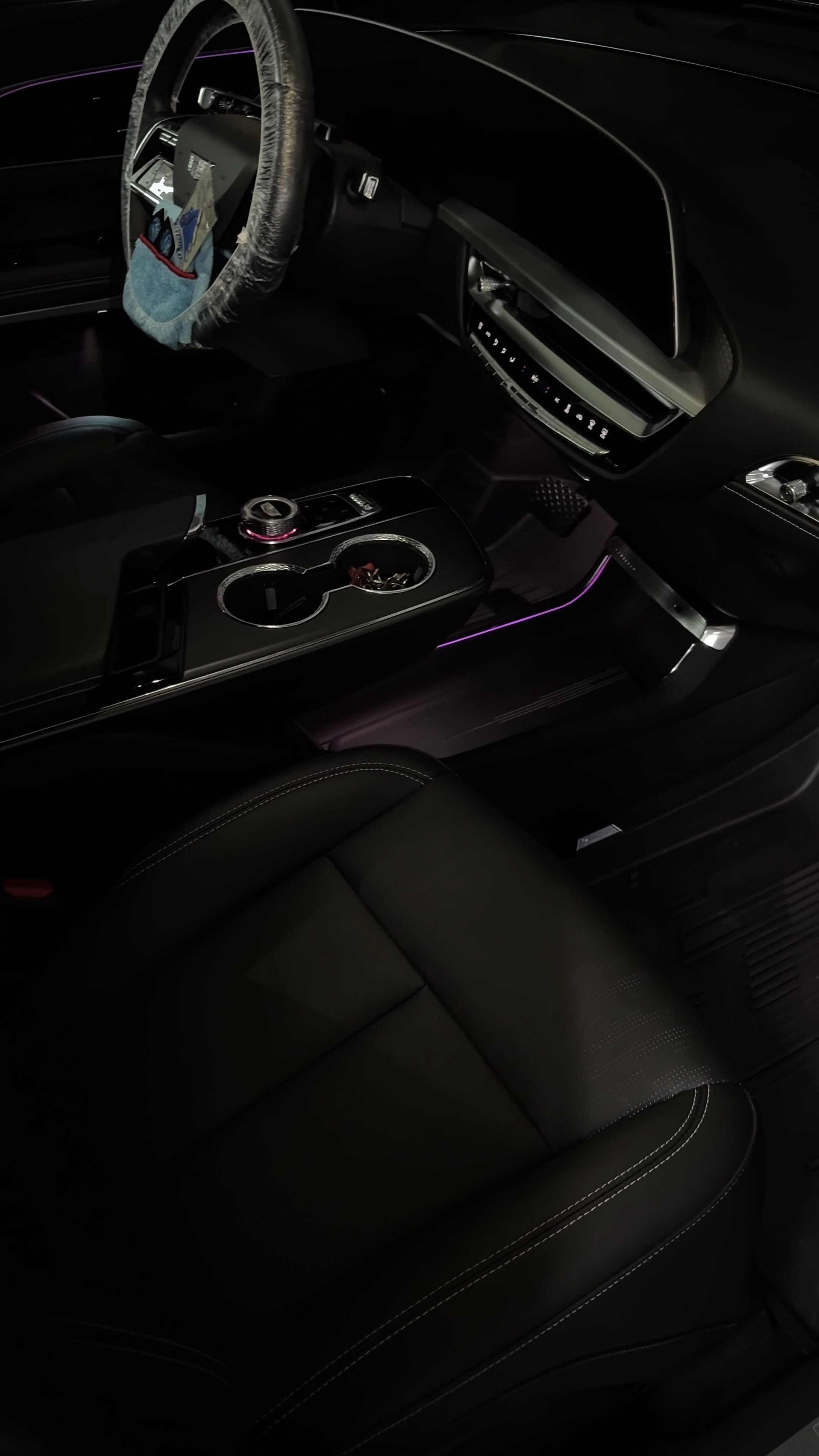 Cadillac LYRIQ 600 E4 - Center Console Detail